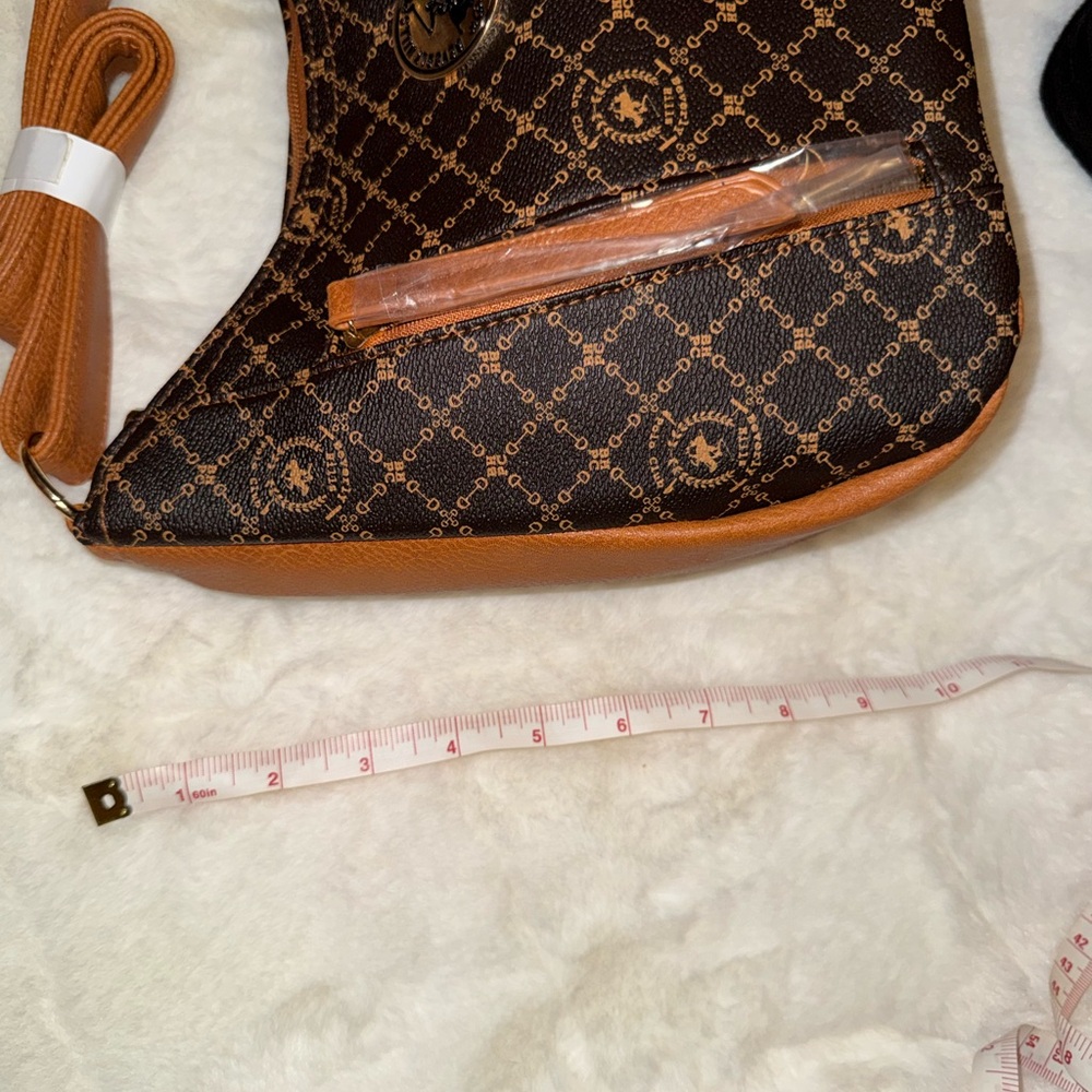 Beverly Hills Polo Club Black and Tan Shoulder Bag - Picture 6 of 7